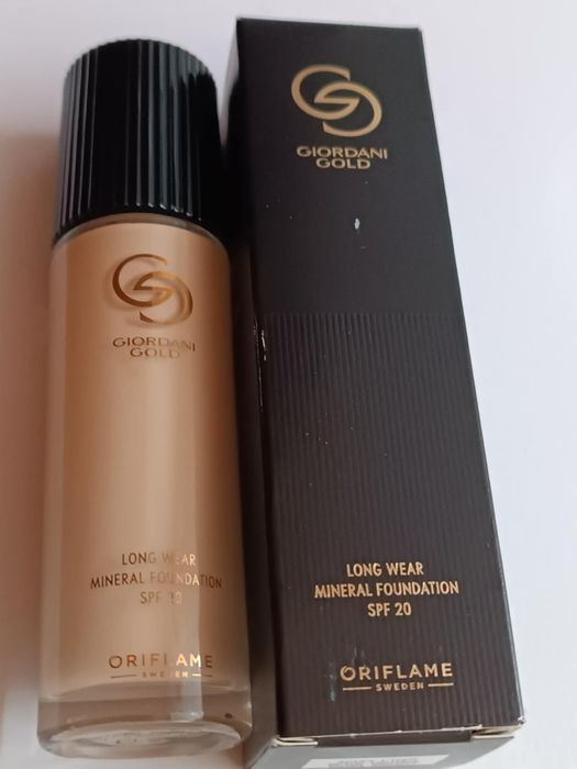 Nowy podkład mineralny Oriflame Giordani Gold Porcelain Warm