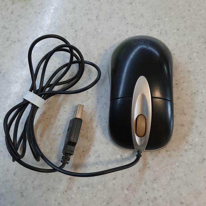 Продам мышку для ноутбука.