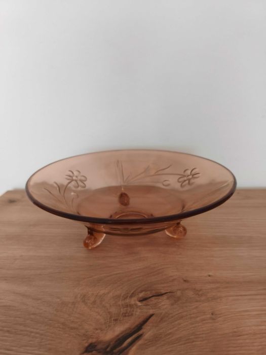 Paterka na nóżkach półmisek szkło rozalinowe PRL