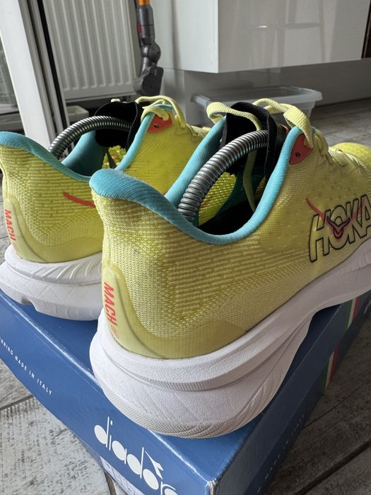 Hoka Mach 6 r. 44 Yuzu yellow