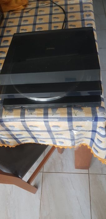 Aparilhagem pionner com gira discos, trabalha com rádio