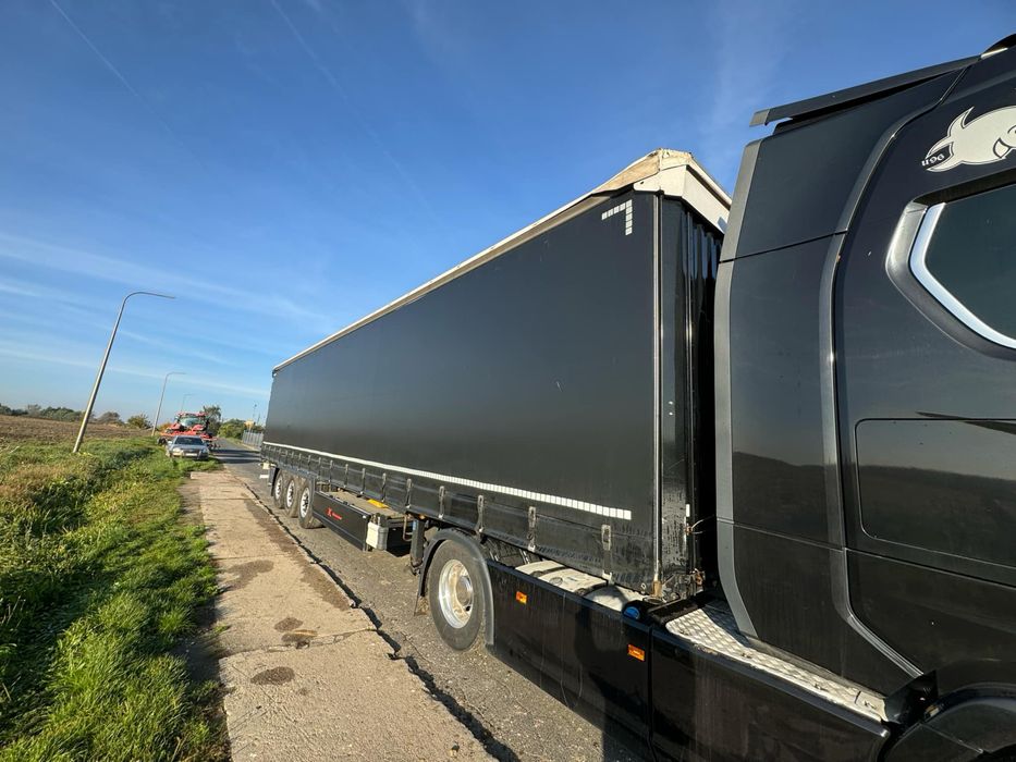 Naczepa firanka Kässbohrer