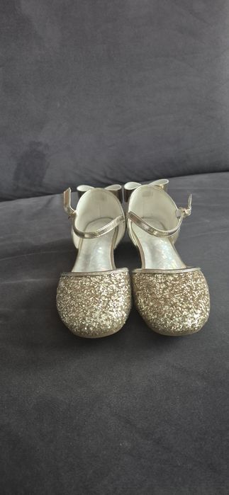 Złote pantofle, buty