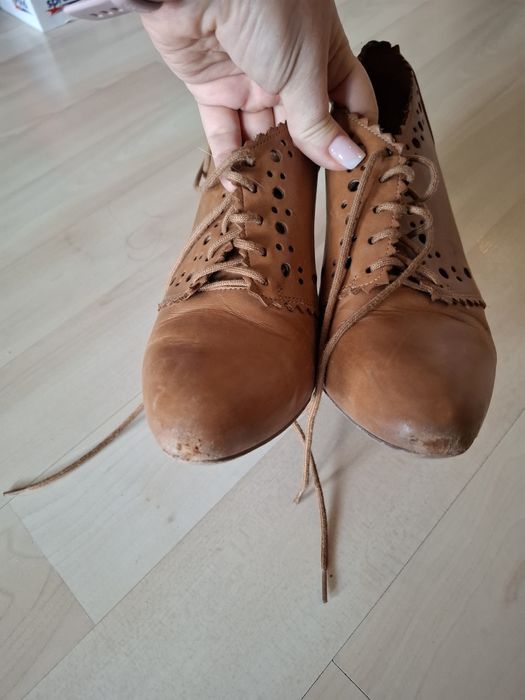 Oddam bardzo wygodne skórzane buty Clark  r 38, stan dobry