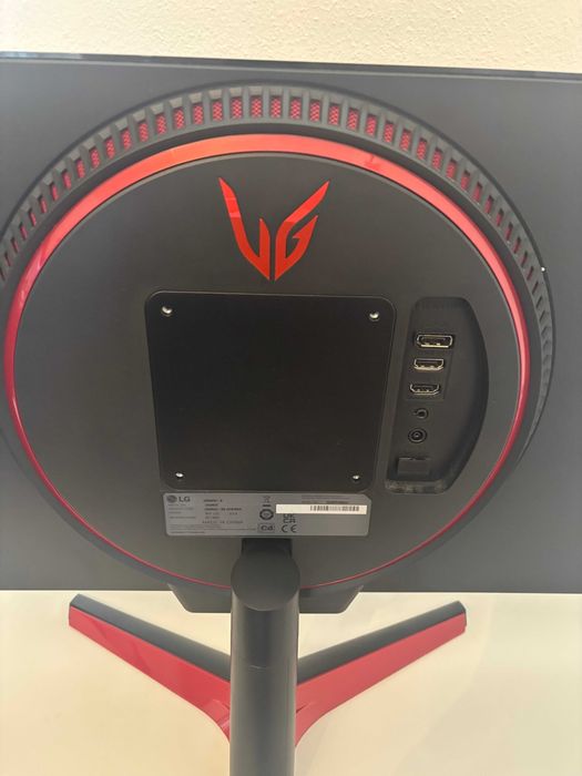 Monitor Gaming LG UltraGear 24GN600-B 144Hz - Excelente condição