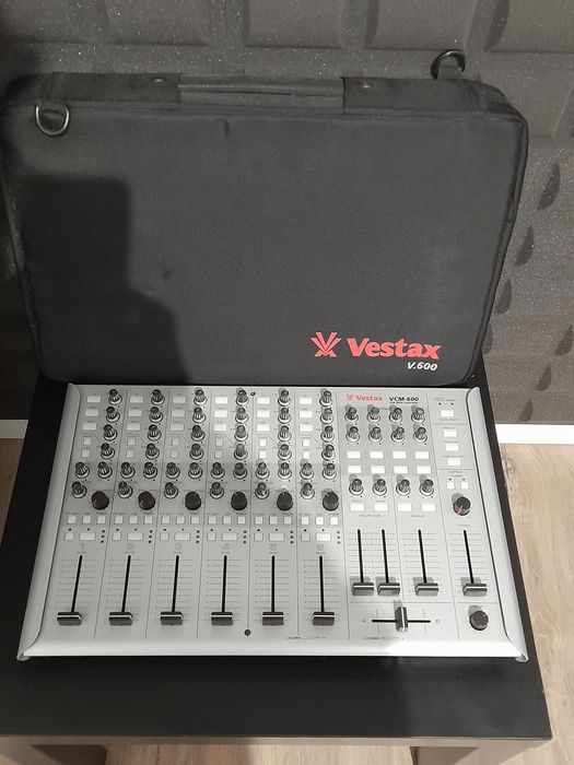 Controlador vestax vcm 600
