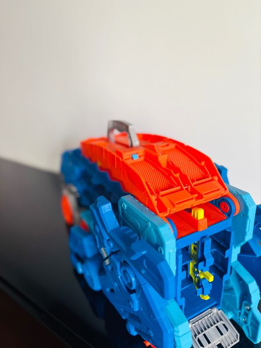 Hot Wheels T-Rex Transportador Gigante – Dinossauro com Pista