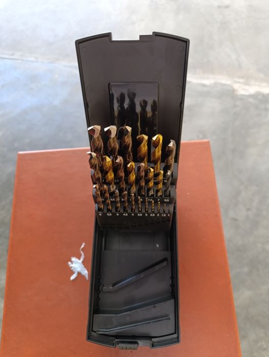 Caixa brocas HSS.