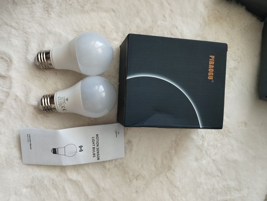 4xŻarówki LED z wbudowanym czujnikiem ruchu