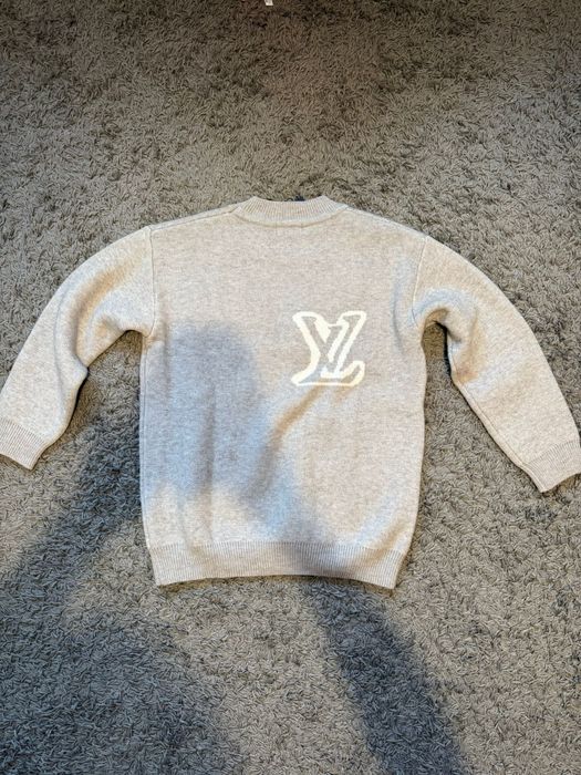 Szary sweter Louis Vuitton