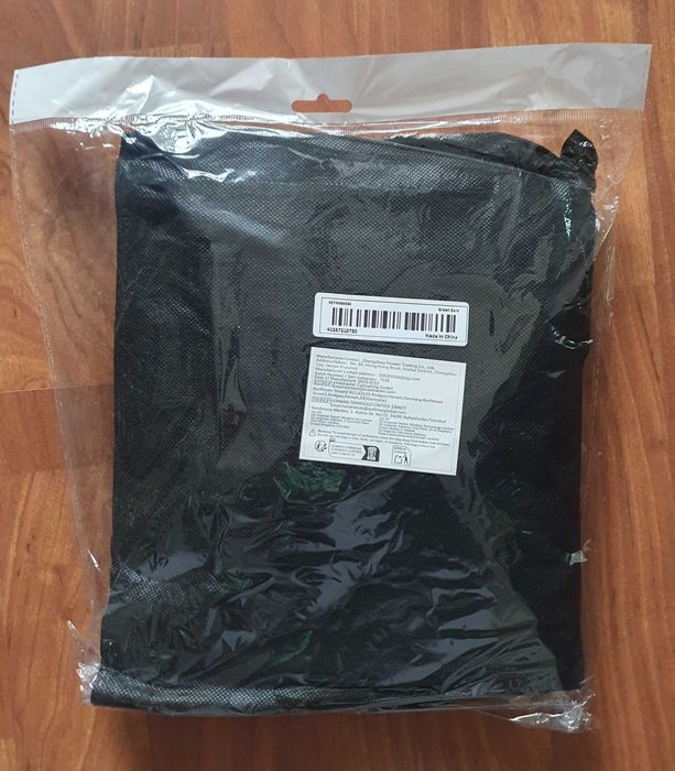 Mata antyszronowa, osłona na szybę samochodową, zielone lusterka.