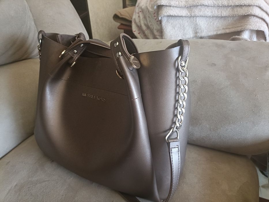 Женская сумка Michael Kors оригинал, вместительная. Цвет коричневый