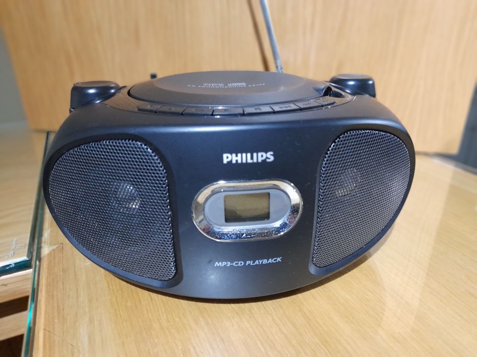 AM/FM Radio with CD Player64584985912834120