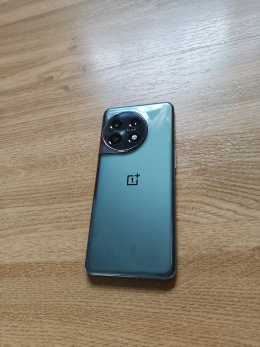 OnePlus 11 - 16 GB RAM