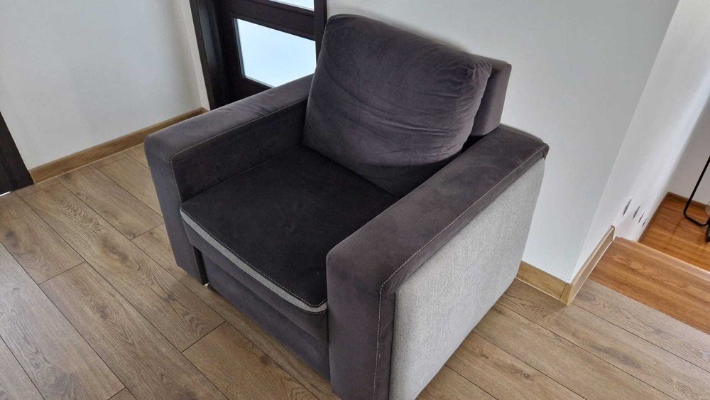 Narożnik+ fotel+ pufa w bardzo dobrym stanie (260x260cm)