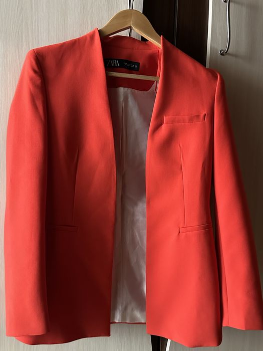 Красный костюм zara