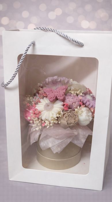 Idealny prezent. Flower box sojowy bezzapachowy.