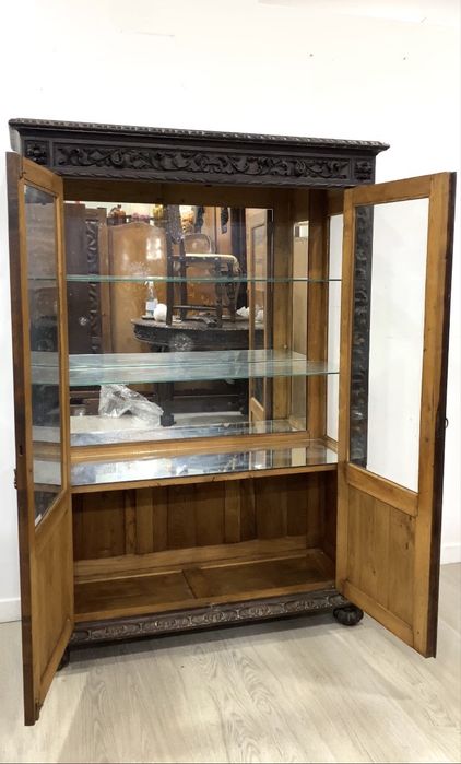Armário / vitrine Renascença.