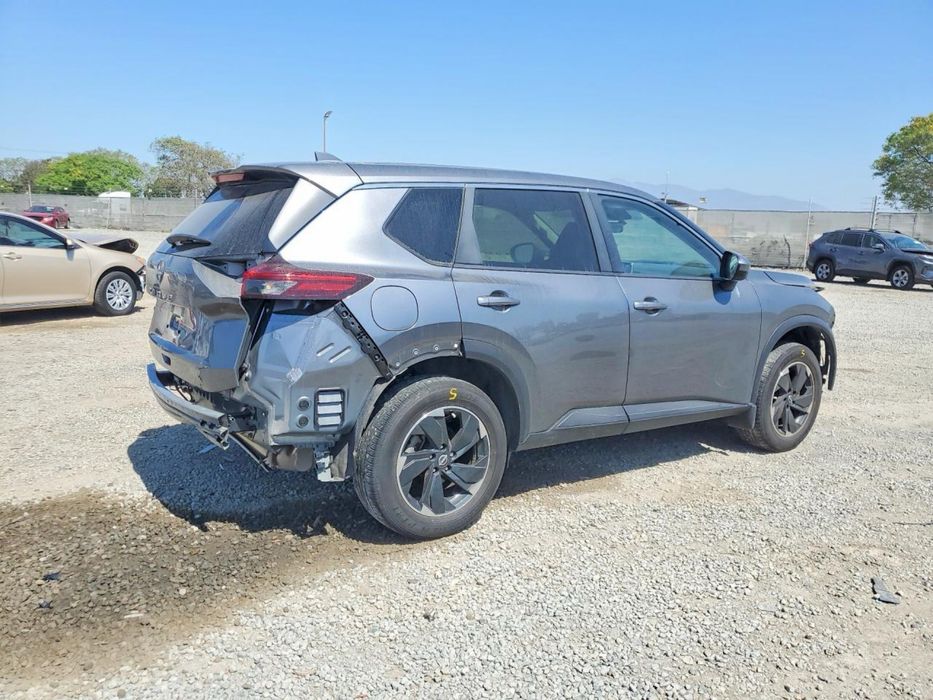 Nissan rouge t33 авто в дорозі до України