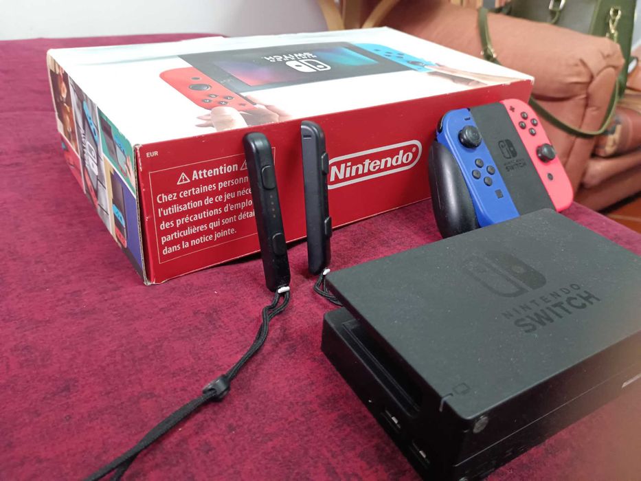 Nintendo switch com 2 Joy-con.