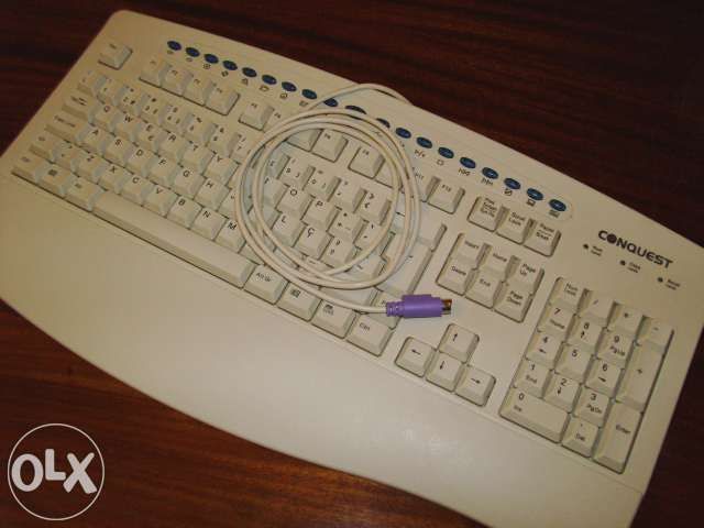 Teclado e rato com fios