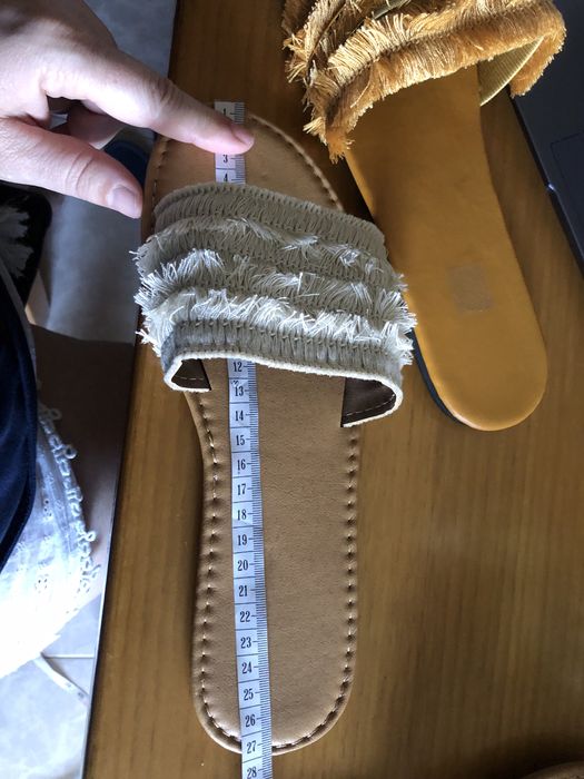 Sandalias novas bege