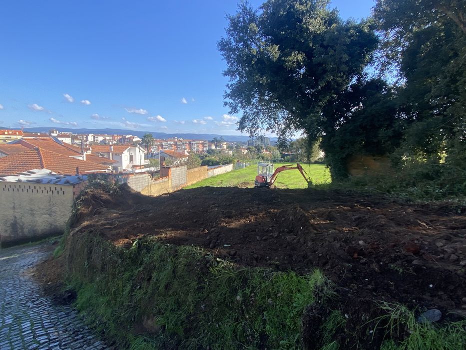 Terreno com 2100 m2 Águeda centro
