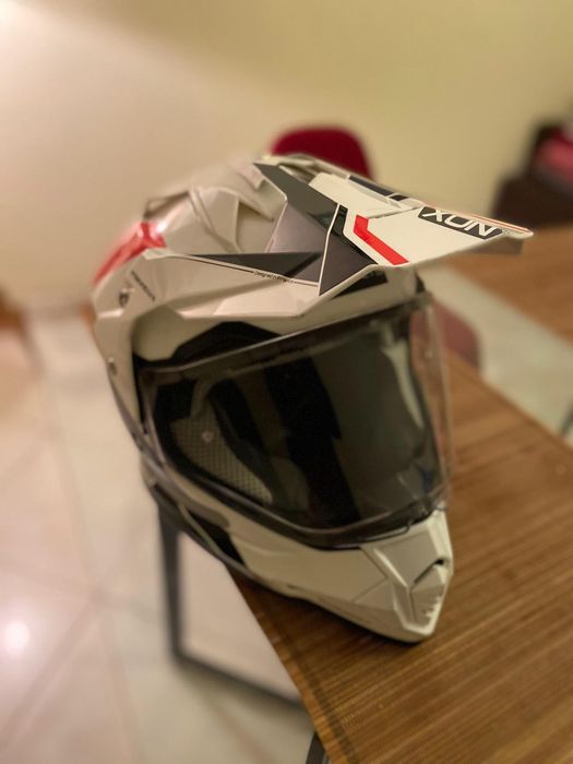 Capacete Semi novo com Viseira escura