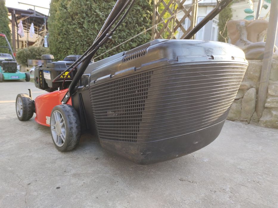 Газонокосарка бензинова самохідна 46см захват американський двигун Briggs Stratton