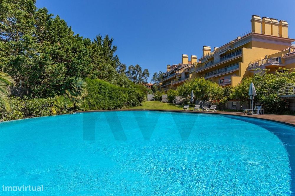 Luxury T4 Detached House in a Private Gated Community in Estoril