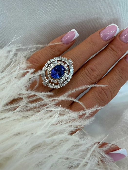 Pierścionek z tanzanitem 3.47 CT oraz z diamentami naturalnymi 1.10 CT