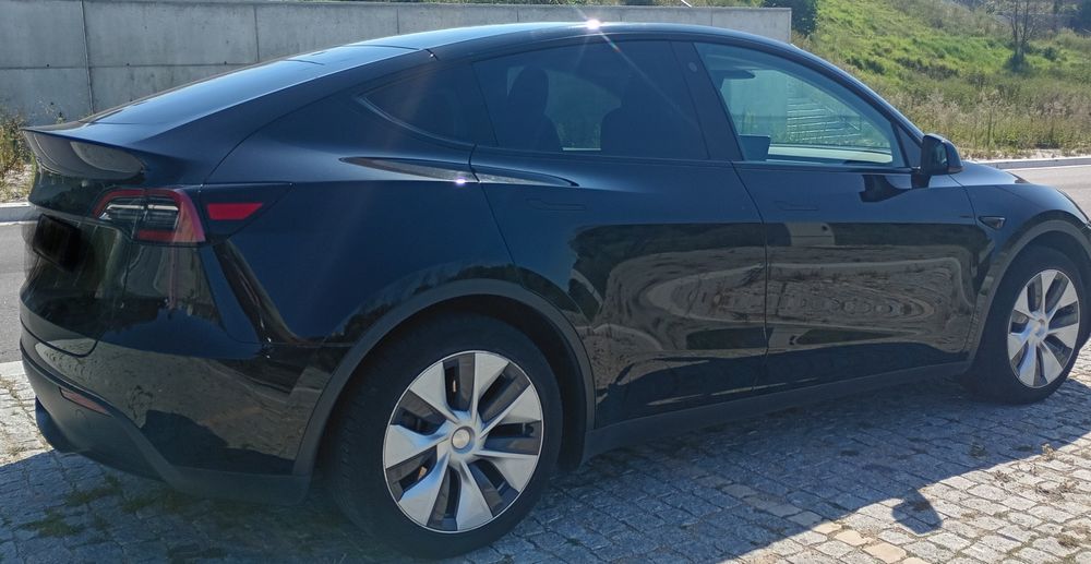 Tesla Model Y RWD novo
