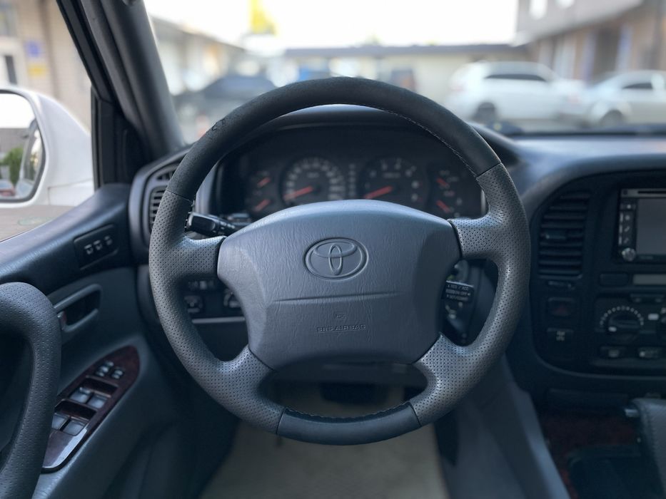 Toyota Land Cruiser 100