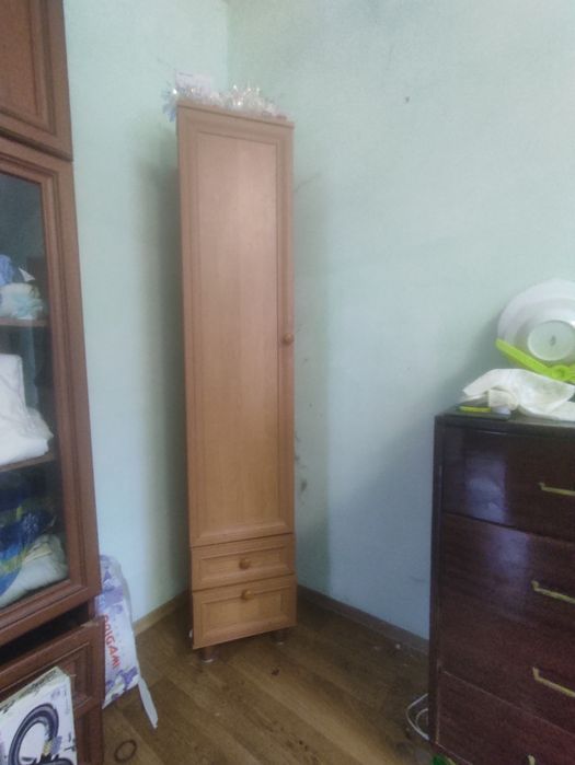 Продам шкафчик для одежі чи для косметики.стан гарний.сучасний.