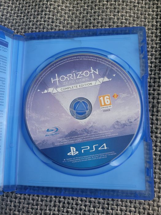 Ігри на ps4-5 Red Dead Redemption 2 та Horizon Zero Dawn.
