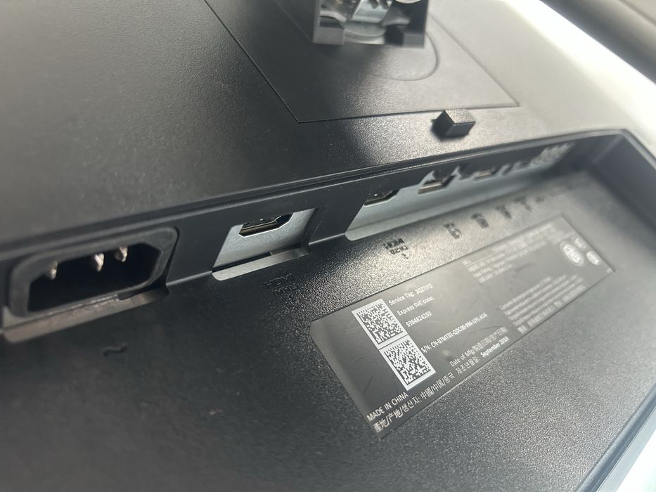 Monitor DELL  24’’ model U2415b regulowany stojak
