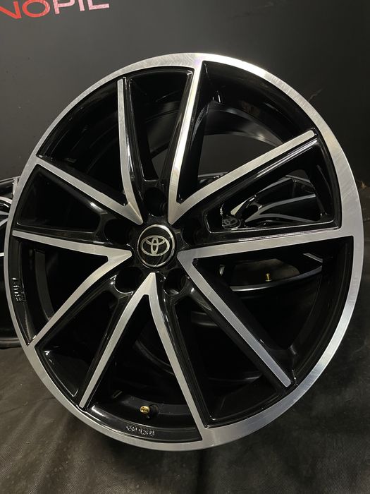 Диски R18 5x114.3 Et40 8J. Toyota Camry Corolla Avalon Hyundai Santa F