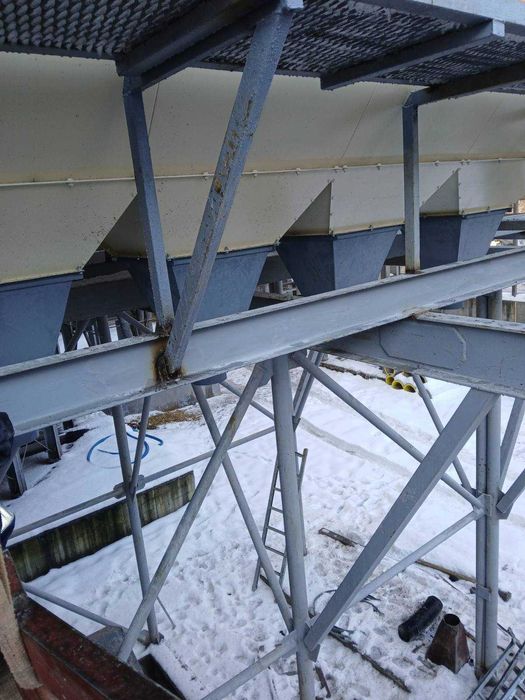 Бригада зварювальників та монтажників