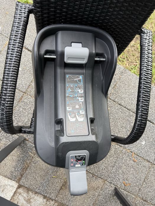 Fotelik samochodowy z bazą UPPAbaby Mesa i-Size nosidełko łupina