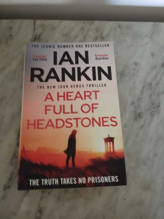 Livro "Heart Full of Headstones" Ian Rankin