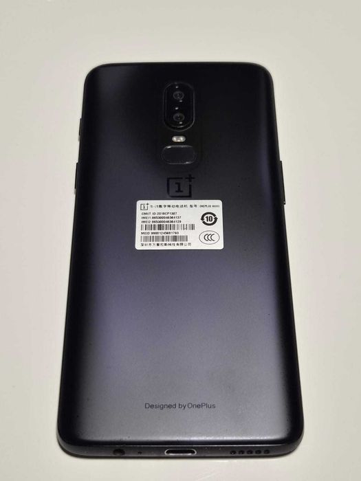 OnePlus 6 8/128 GB – super stan + akcesoria