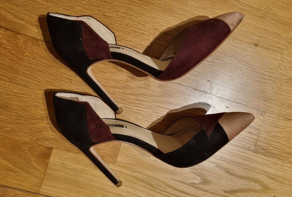 Sapatos salto alto pretos, bordeau beje