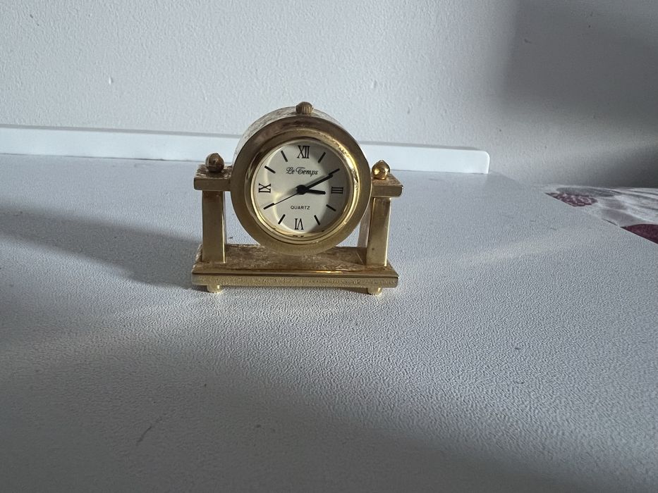 coleção de relogios miniatura de mesa