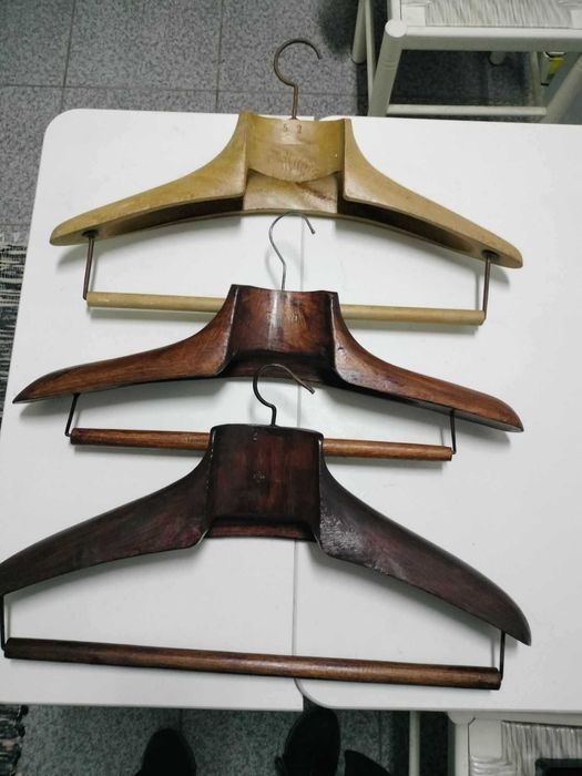 Cabides, Madeira, Antigos (Fatos)