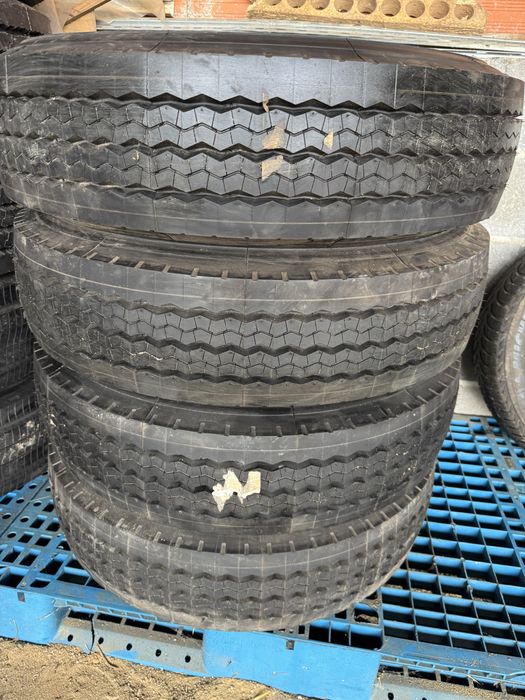 Pneus 9,5 R17,5 Bridgestone/Michelin - NOVOS