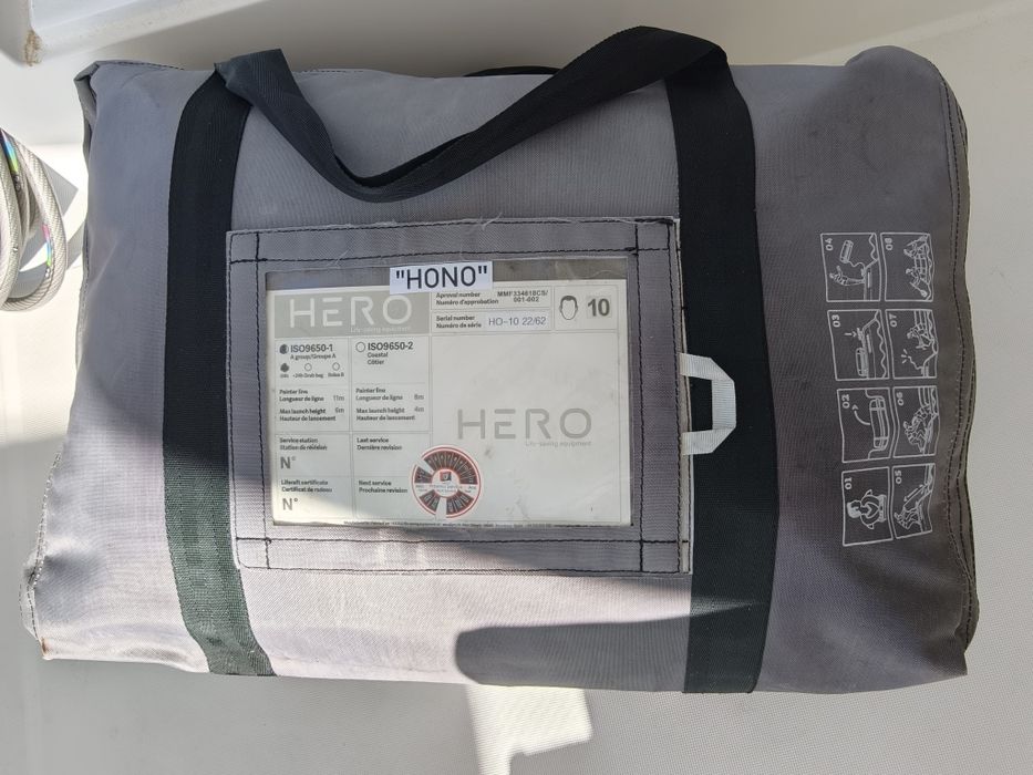 Balsa salva vidas para 10 pessoas. Marca "HERO"