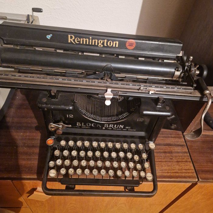 Stara maszyna do pisania Remington
