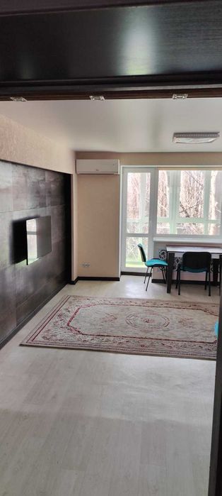 Продаю 4-кімнатну квартиру на площі Перемоги. Ц10