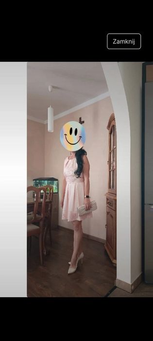 Sukienka wizytowa zdobiona delikatna koronką  38