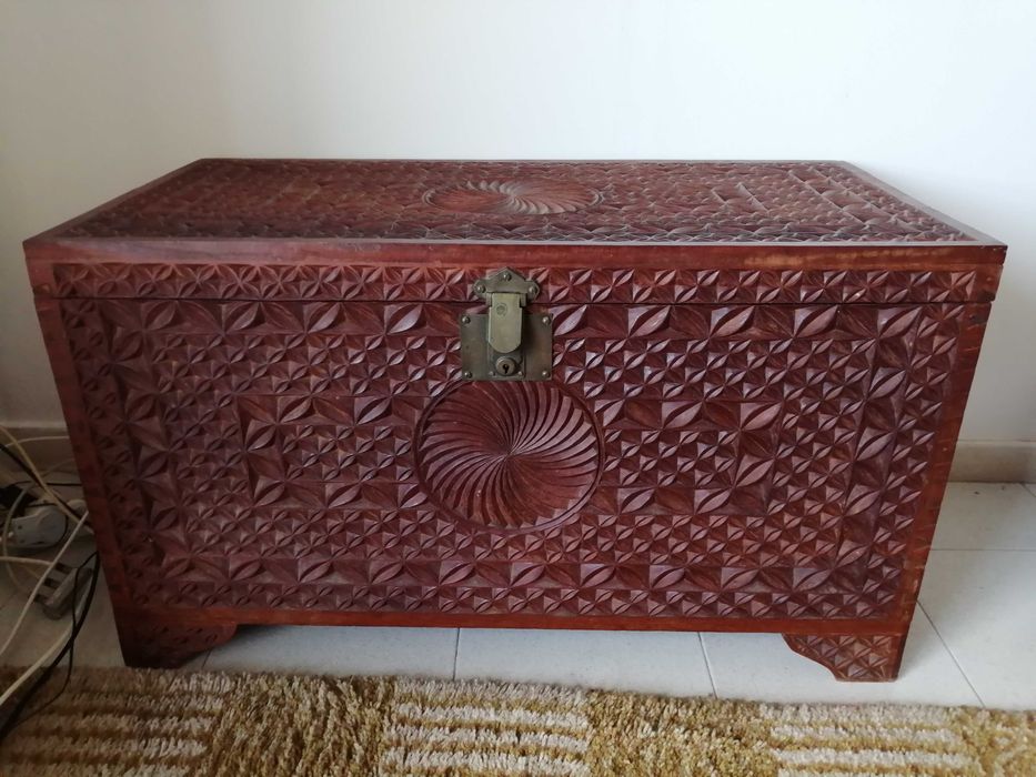 Mala baú em madeira jambire trabalhada